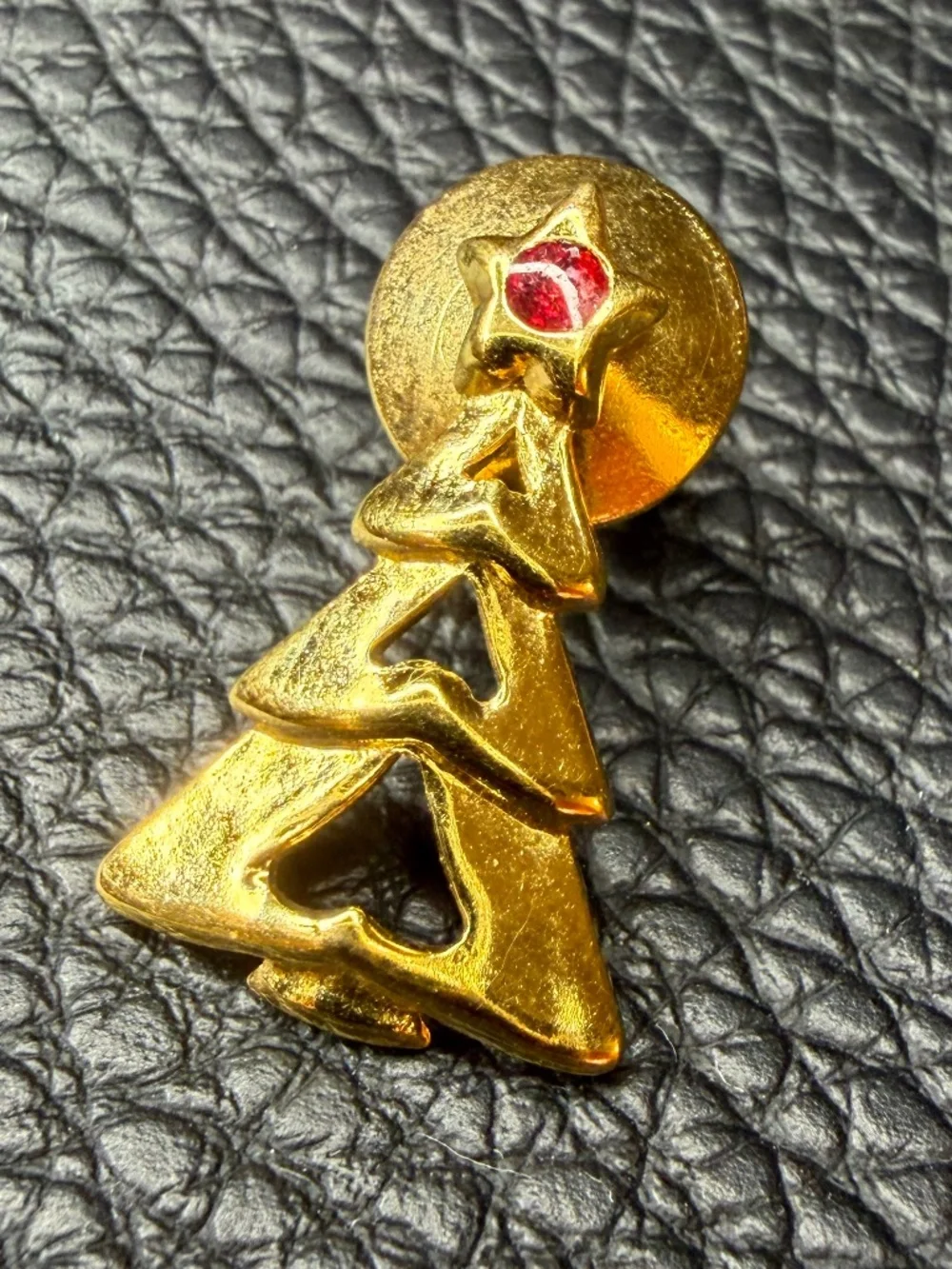 Vintage Gold Tone Christmas Tree Pin Brooch w/Red Crystal .5